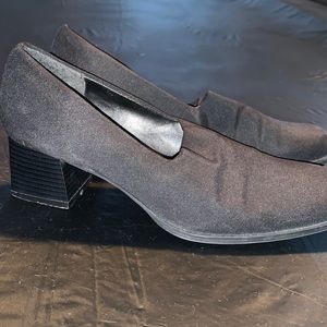 Nicole close ties shoes.  Size 8. Black.